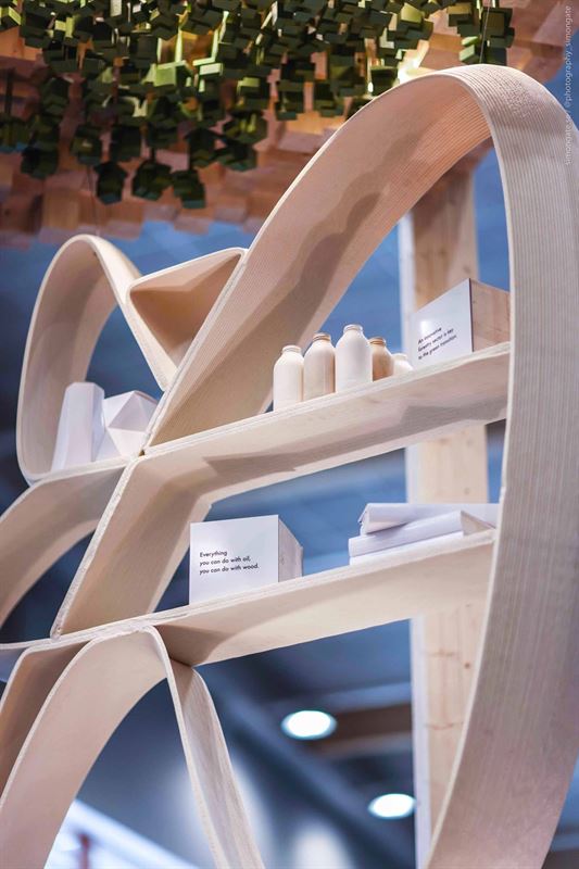 Fr beskarna under EUmtena i Scandinavian XPO kan man se 3Dprintade mbler av barkborreskadat tr designade av Simon Mattisson frn hans uppmrksammade examensarbete frn Beckmans som andas cirkularitet och resurseffektivitet